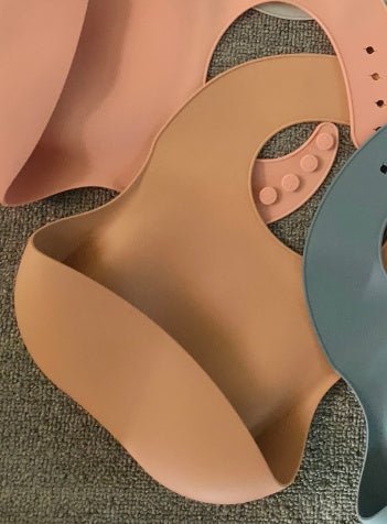 Soft Waterproof Silicone Baby Bib with Food Catcher, Baby Silicone Bib - Mommii & Me Soft Waterproof Silicone Baby Bib with Food Catcher, Baby Silicone Bib